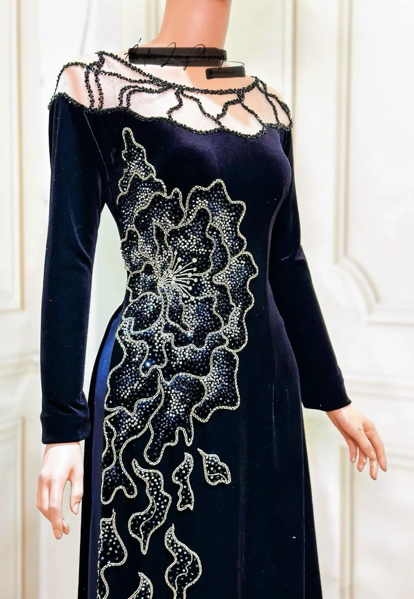 Áo dài nhung kết cườm