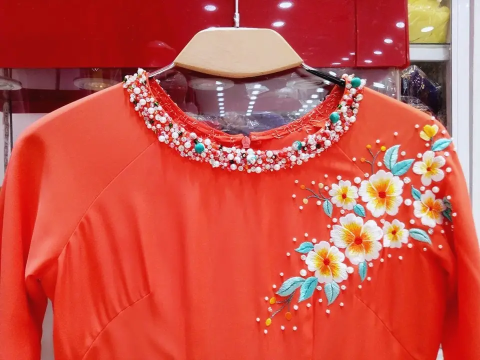 Áo dài đính đá