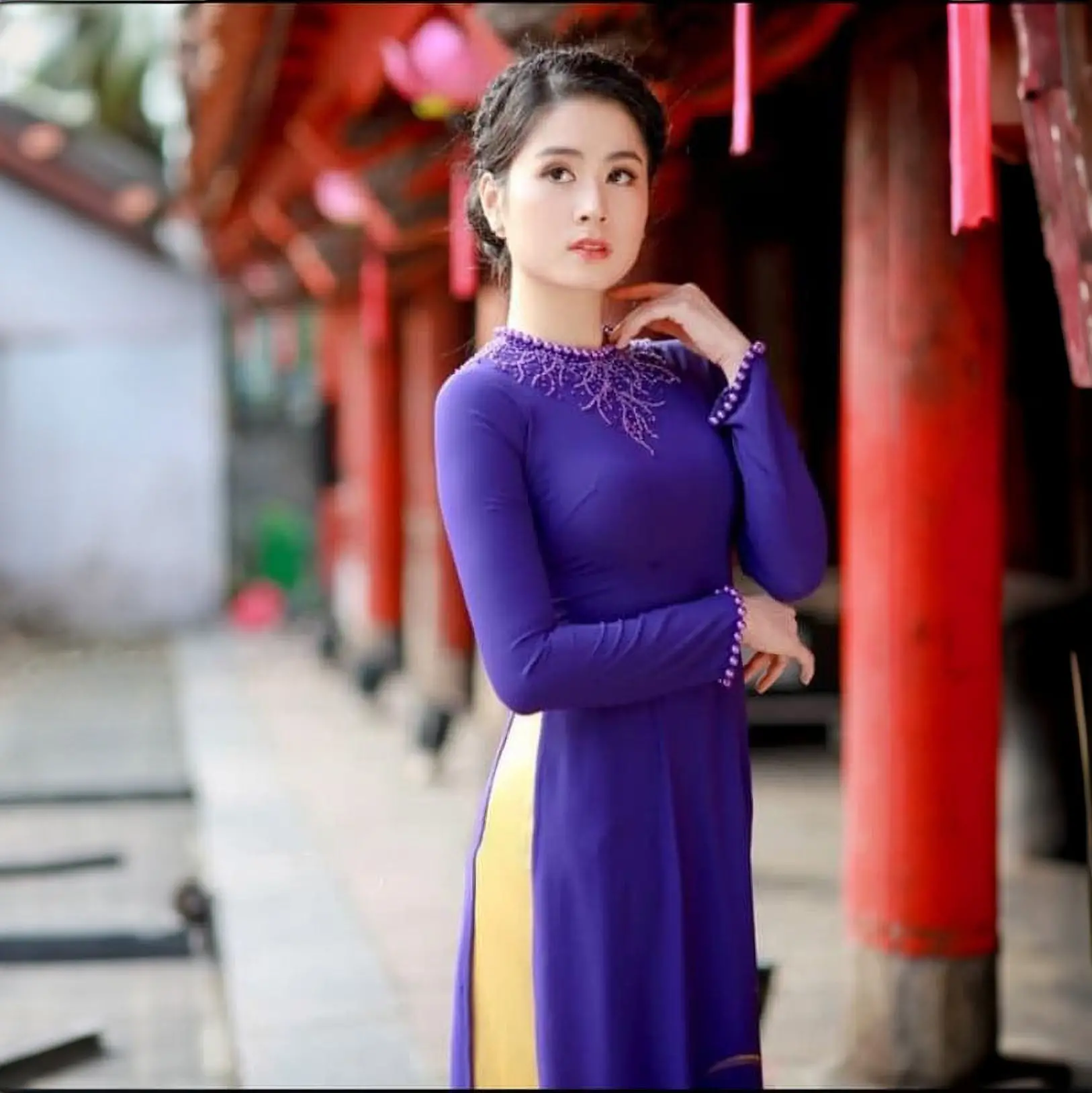 Áo dài cổ tròn đính hạt